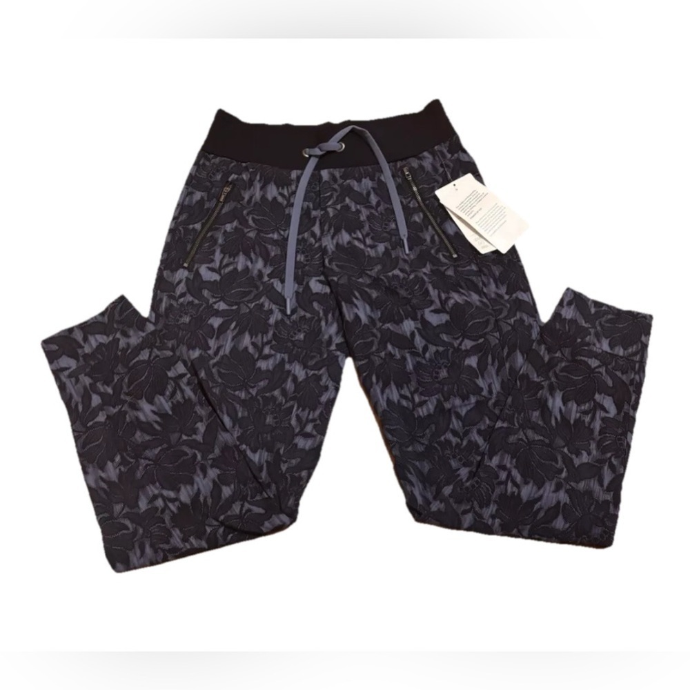 New w/ Tags Athleta Trekkie North Jogger Ethereal Bloom Cottage Blue Floral Sz 2 - Picture 3 of 7